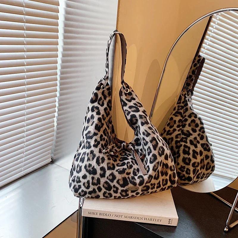 2025 NEW Hobo High Quality Leopard Print Women's Large Capacity Autumn And Winter Niche Crossbody Bag Casual Commuting Dumpg fashionable item zha