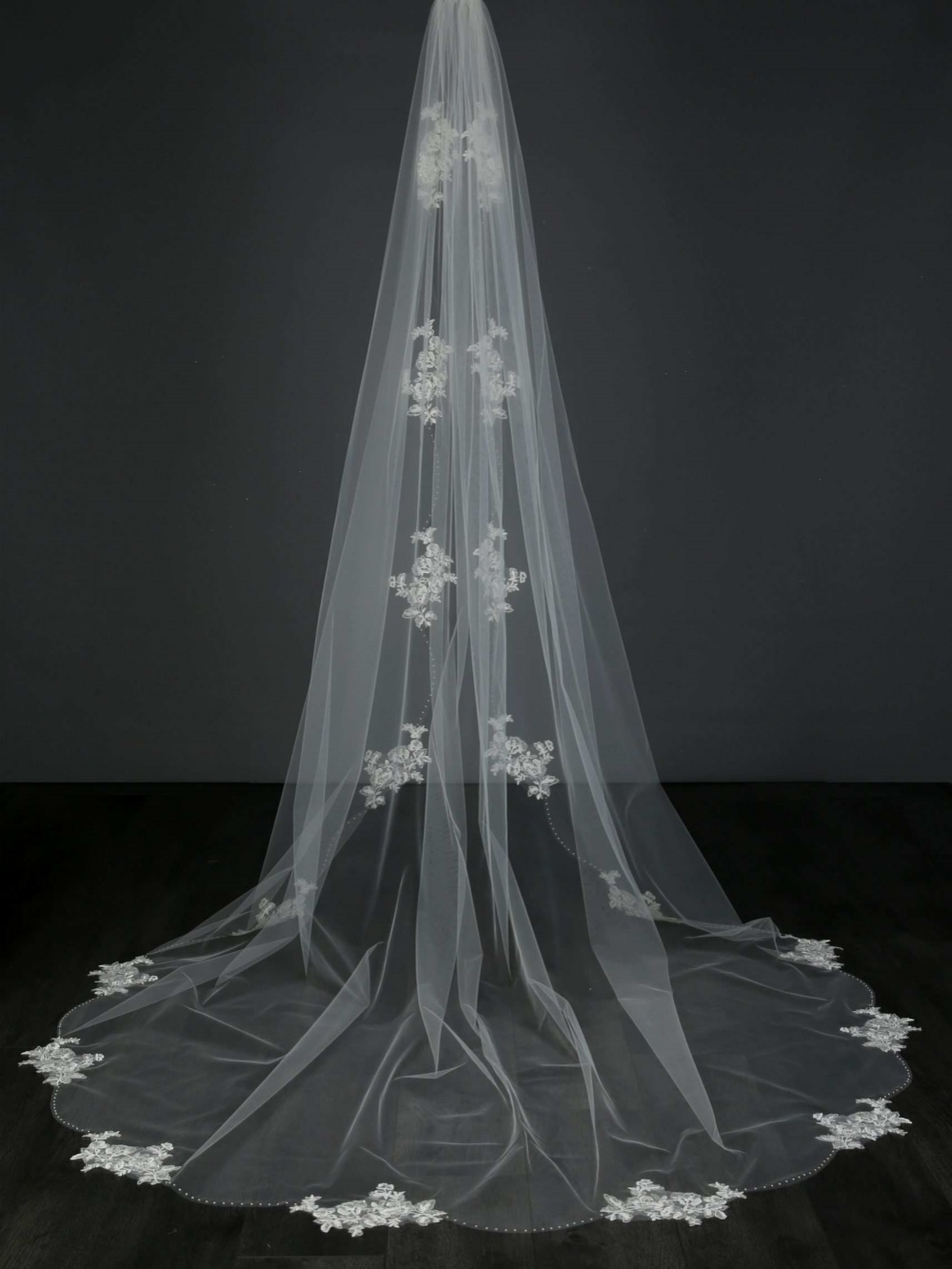 Illusion Wedding Veil Appliques Beade Sequins One Layer Long Cathedral Length Veils Applique Edge Custom Made Bridal Accessories