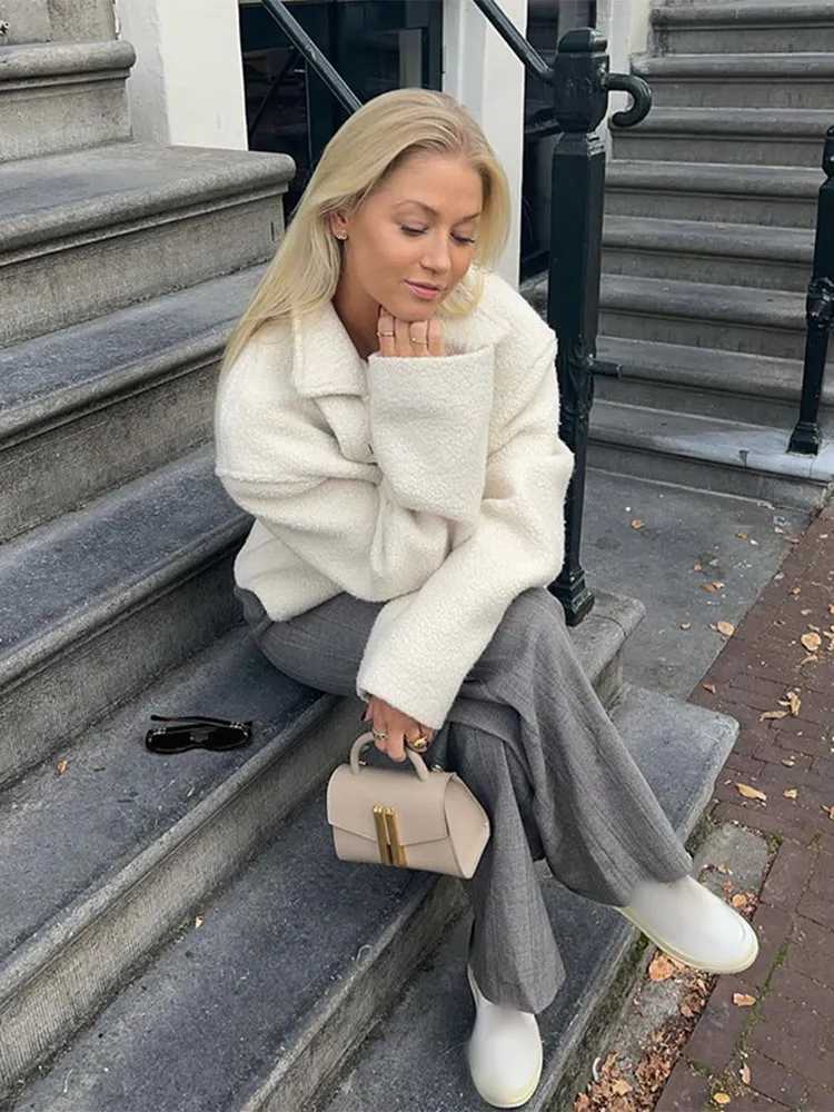 Fashion White Lamb Wool Women Short Jackets Chic Lapel Long Sleeve Zipper Loose Coats 2024 Autumn Female Solid Street OutwearX241018