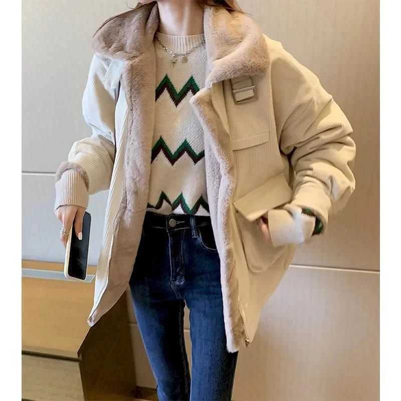 Vintage Corduroy Jacket Women Streetwear Oversized Lamb Wool Coats Winter Ladies Korean Pockets Fleece Thicken Outwear Tops NewX241018