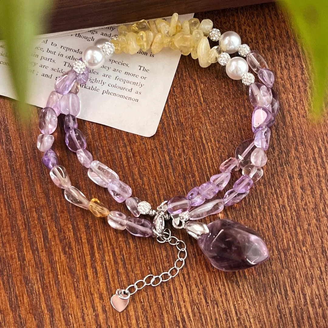 A pendant necklace for women. Irregular natural crystals. Beautiful n. Charm jewelry accessories. 241018