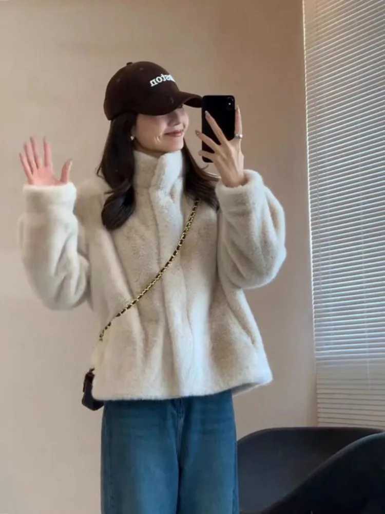 Mink Fur One-Piece Coat For WomenS Winter New Style Stand Up Collar Thickened Environmentally Friendly Fur Short Plush TopX241018