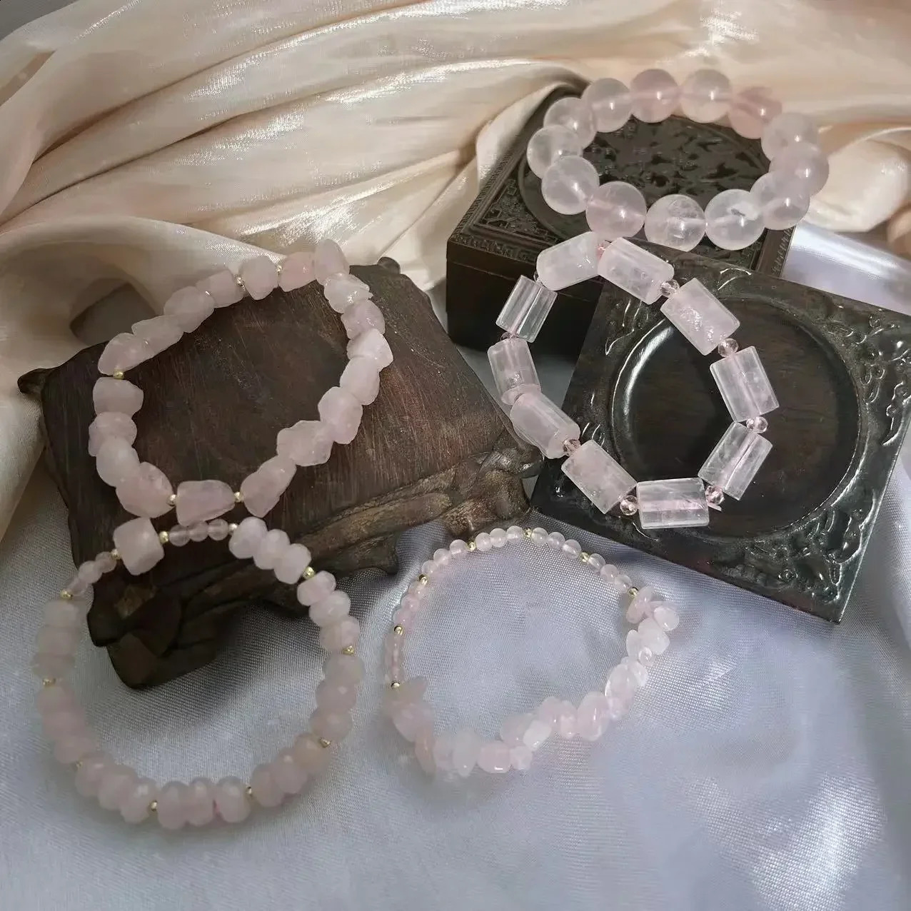 Womens Pure Natural Gemstone Chakra Pink Crystal Rose Quartz Irregular Chip Treatment Elastic Bracelet 241018