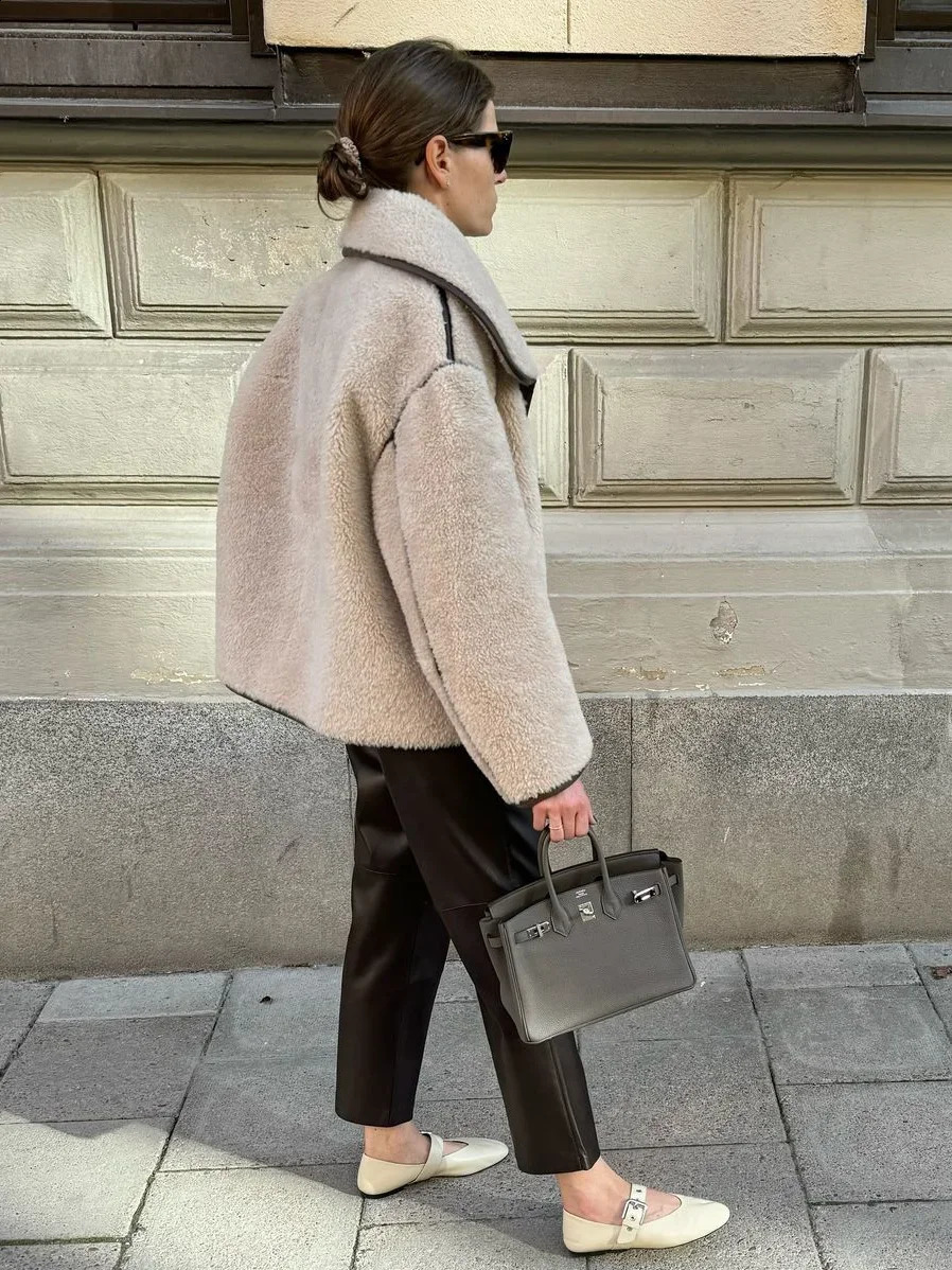 Fashionable Sherpa leather button patch work jacket elegant lapel long sleeved warm jacket winter womens fashion street commuting jacket 241008