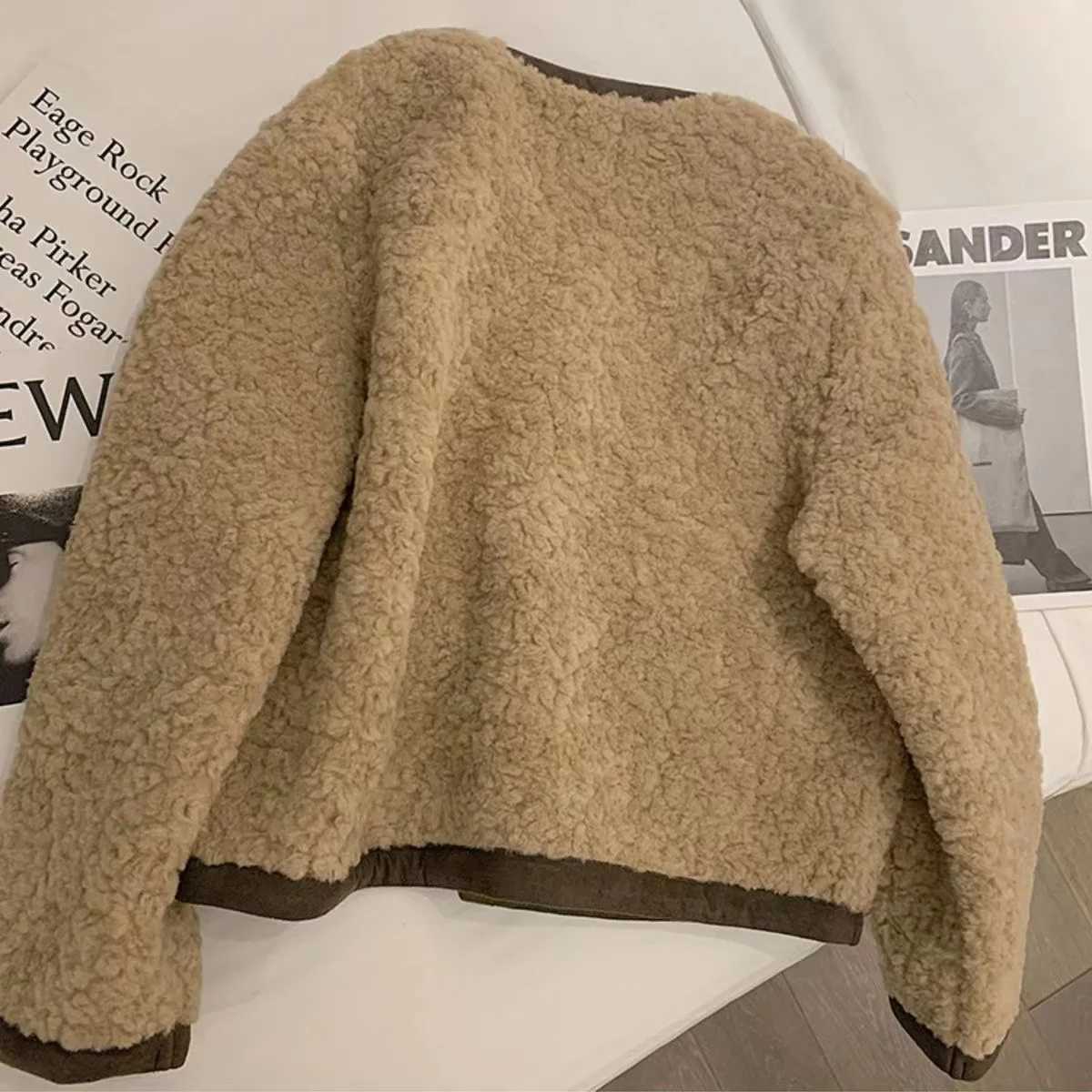 Autumn and winter lamb plush coat womens loose fur all-in-one small fragrant short coat thickened 2024 new topX241018