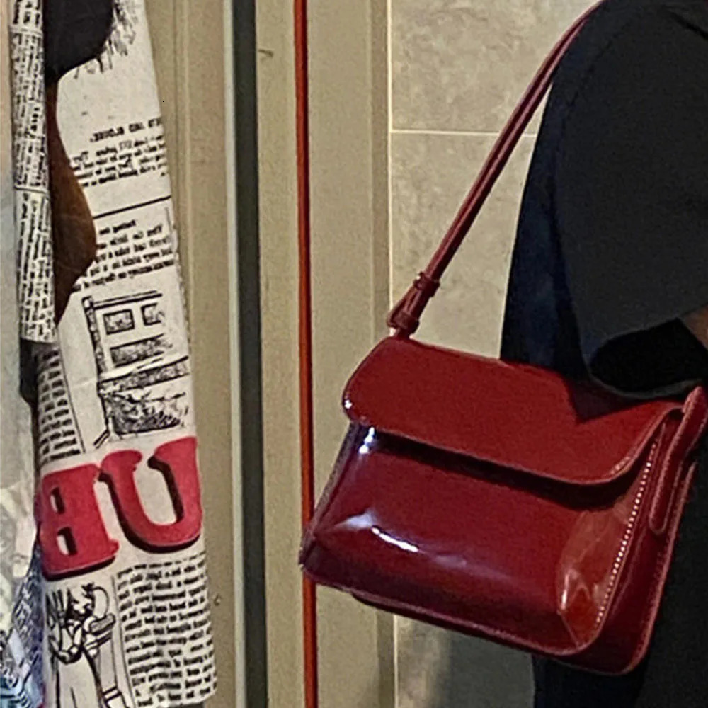 Retro Red Patent Womens Shoulder Bag Cross Body Bag Small Square Bag Fashion Womens Wallet Underwear Bag241018
