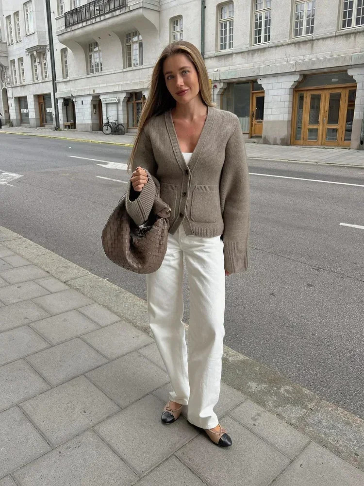 Elegant Marron V-neck knitted cardigan with pockets casual single chest long sleeved knitted womens autumn commuting sweater 241018