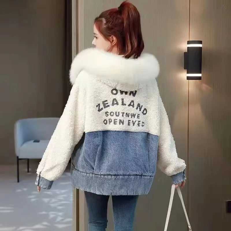2024 New Hooded Plus Velvet Denim Stitching Cotton-padded Jacket Women Winter Korean Loose Embroidery Lamb Wool Coat FemaleX241018