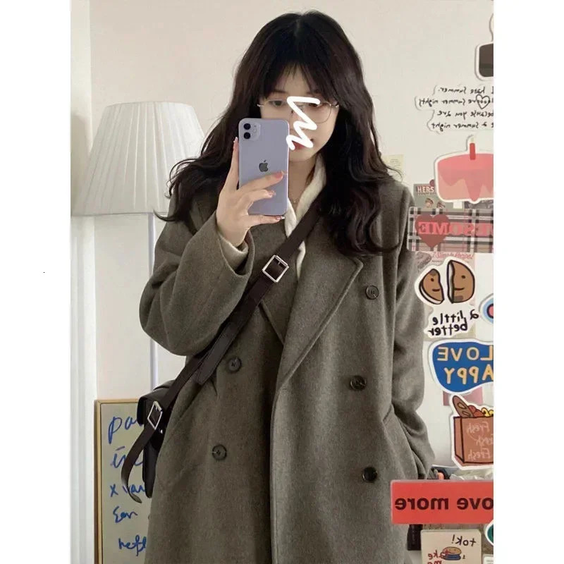 Womens Mediumlength Overcoat Black Woolen Jacket Student Korean Style Loosefit Slimming Thickened Wool Winter 241018