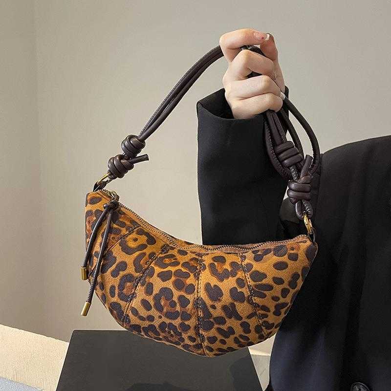 CMM Popular Niche Suede Bag for Women New Autumn and Winter Versatile Crossbody Bag Single Shoulder Armpit Horn Bag
