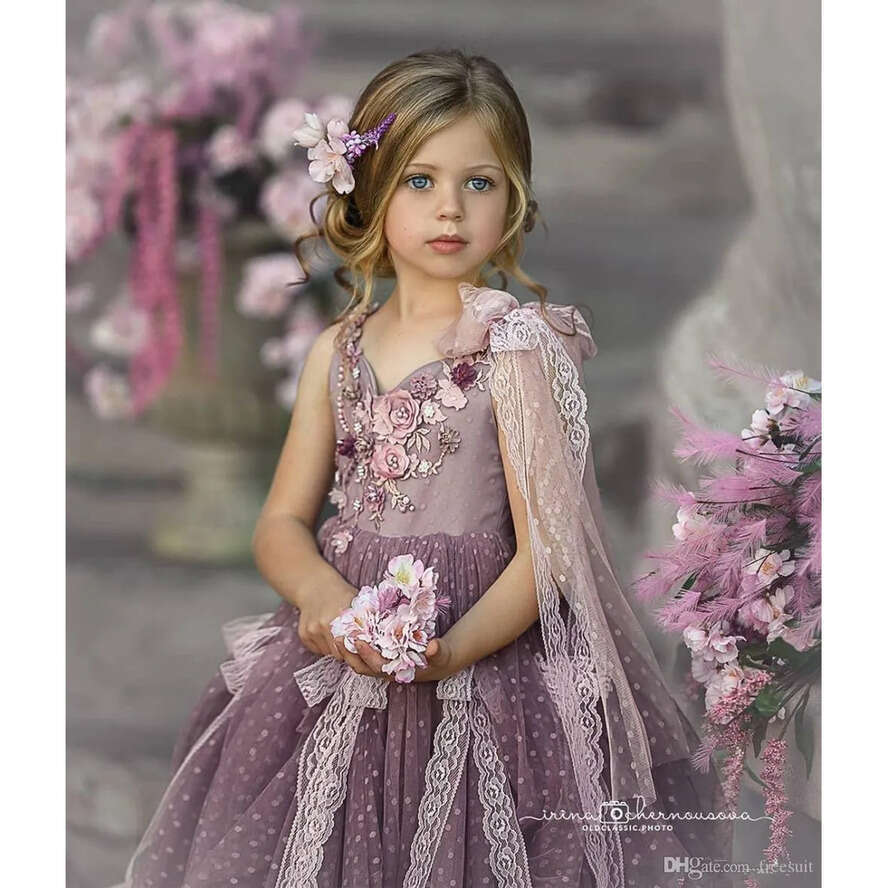 Dresses 2020 V Cute Neck Lace Appliqued Beaded 3D Wer Girl Pageant Backless Bow Ruffle Tiered Skirt Birthday Gowns Cg001