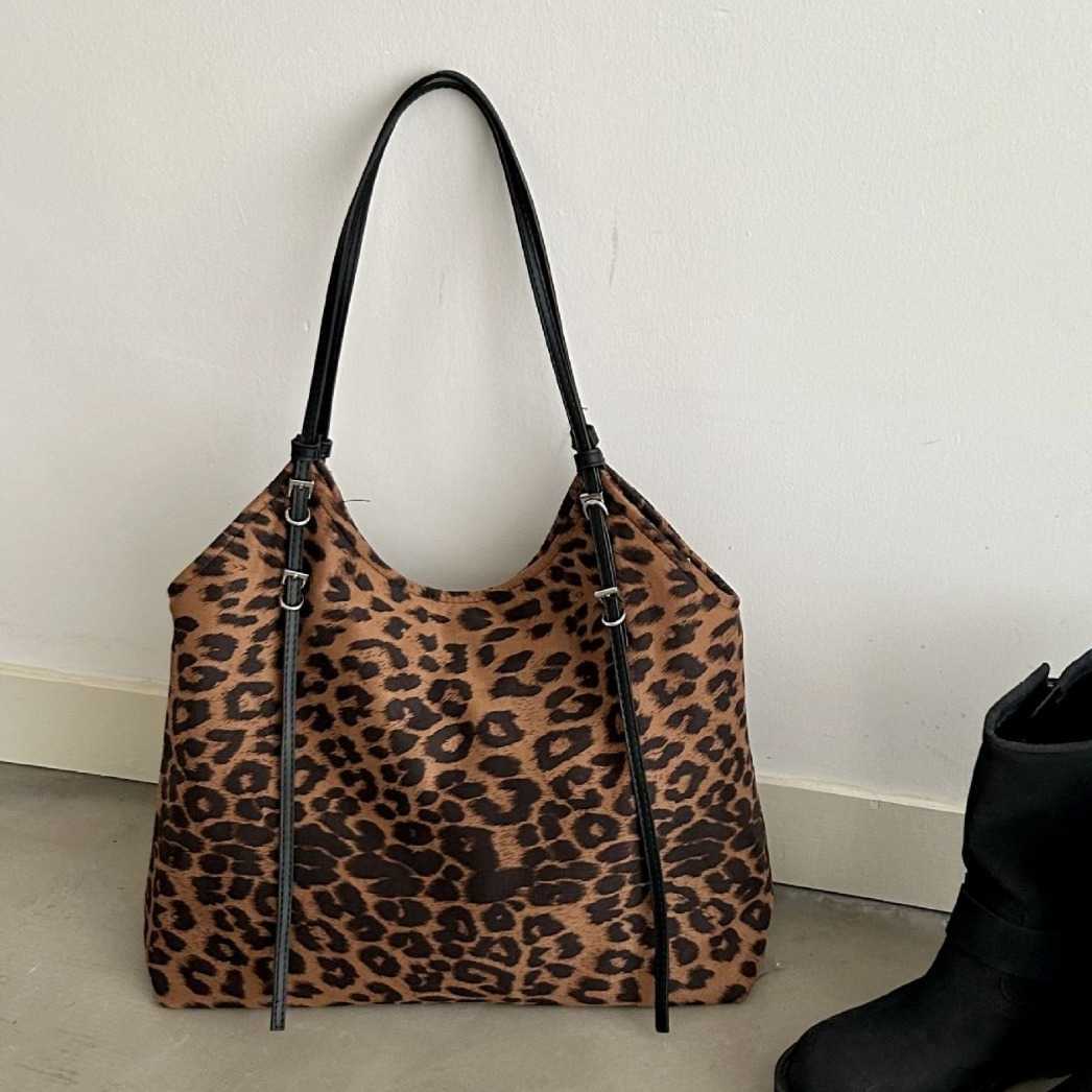 leopard print horse armpit bag, high-end and versatile shoulder bag for spicy girls 241015