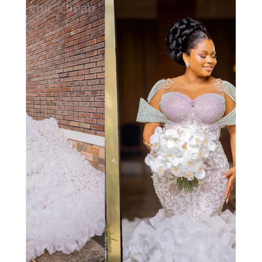 Ebi Plus Arabic Aso Size Urious Wedding Dress Beaded Crystals Lace Organza Tiers Bridal Gowns Dresses ZJ Es es