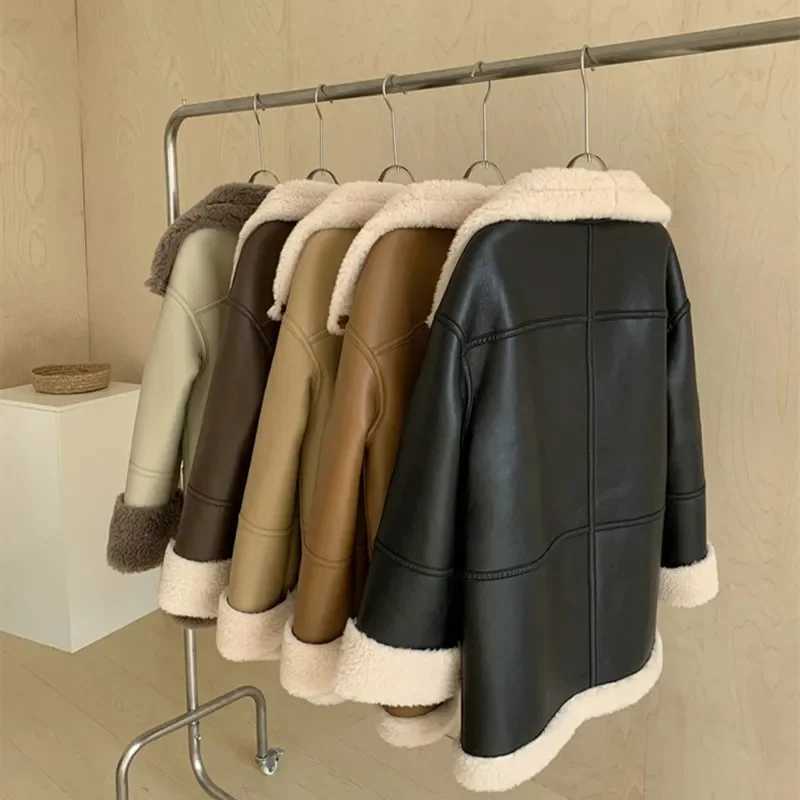 Pure Wool Motorcycle Suit Fur Integrated Coat Womens Winter New Lamb Fleece Jacket Outdoor Trekking Camp Riding Sport StormsuitX241018