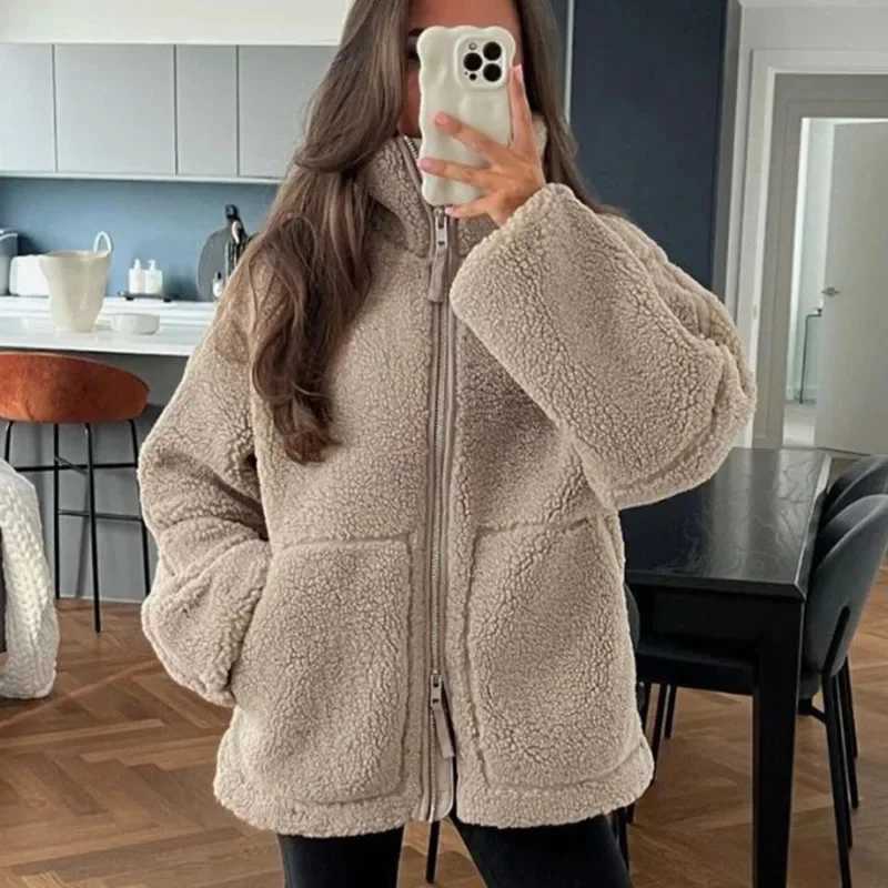 Faux Fur Lamb Wool Jacket Women Winter Fashion Loose Stand Collar Zipper Pocket Long Sleeve Warm Coat Streetwear Lady OuterwearX241018