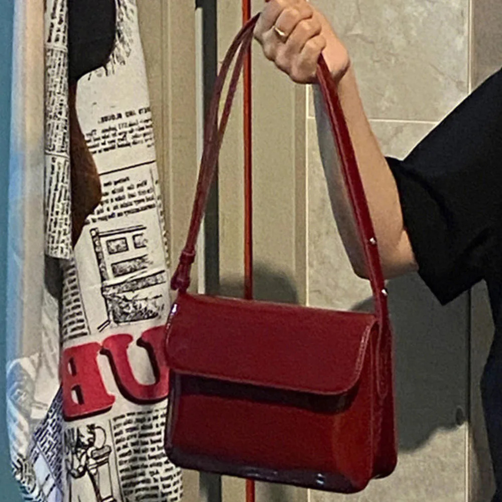Retro Red Patent Womens Shoulder Bag Cross Body Bag Small Square Bag Fashion Womens Wallet Underwear Bag241018