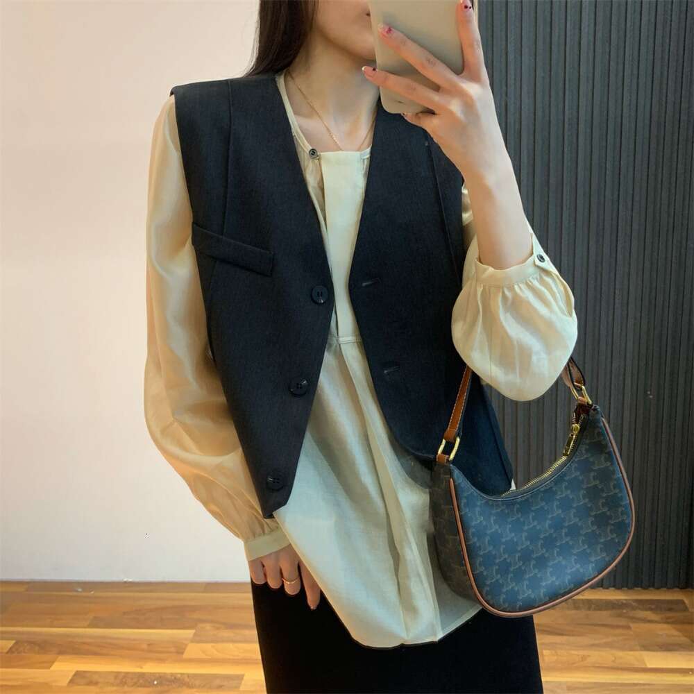 Skilled Stylish Natural Streetwear Everything Women Fashion Vintage V Neck Sleeveless Female Outerwear Chic Tops Casual