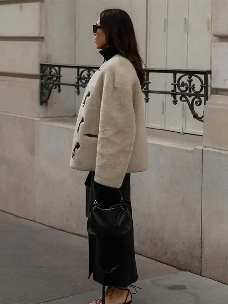 Warm O Neck Hook Womens Lamb Wool Jacket Casual Pocket Solid Long Sleeved Chic Coats New Autumn Winter Fashion Street OuterwearX241018