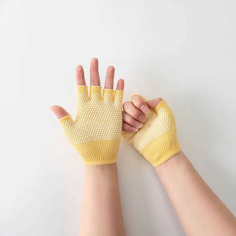1 pair of male and female half finger bicycle gloves - anti slip fitness training gloves for fitness yoga and weightliftingW241018
