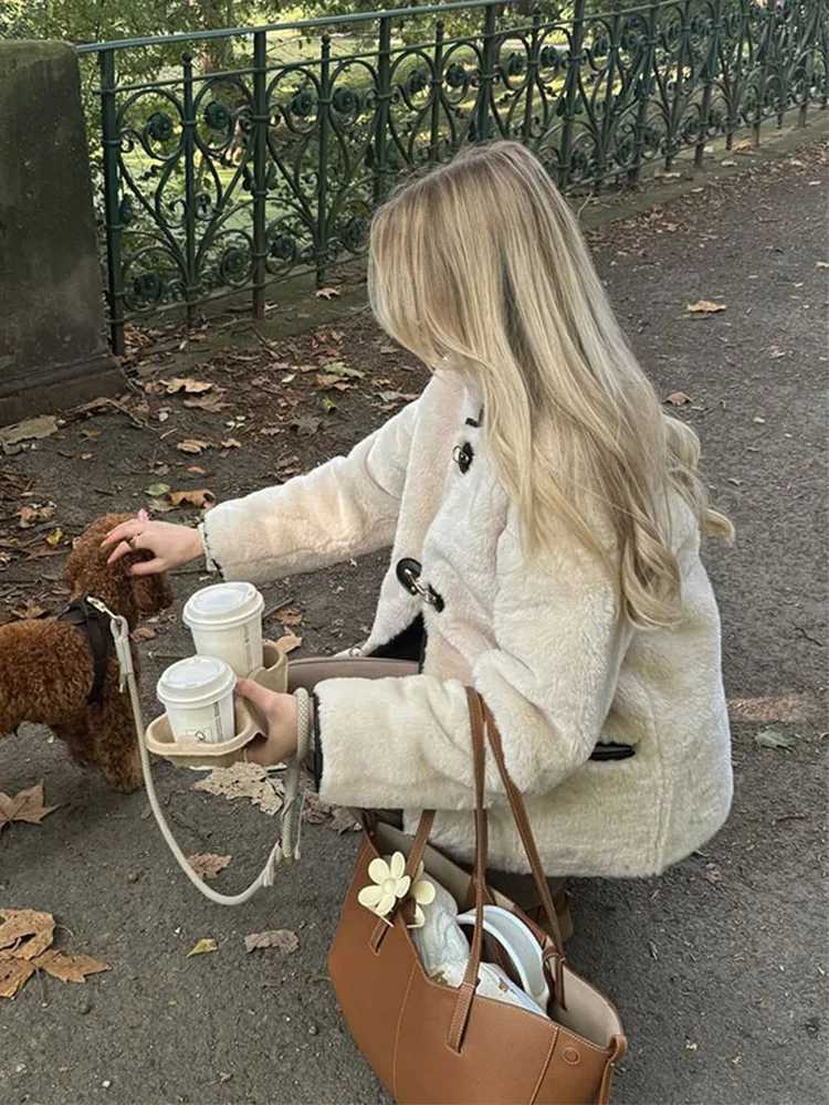 Women Fashion Solid Lamb Wool Coat Casual O-neck Buttons Long Sleeve Double Pocket Plush Jacket Autumn Winter New Lady OuterwearX241018