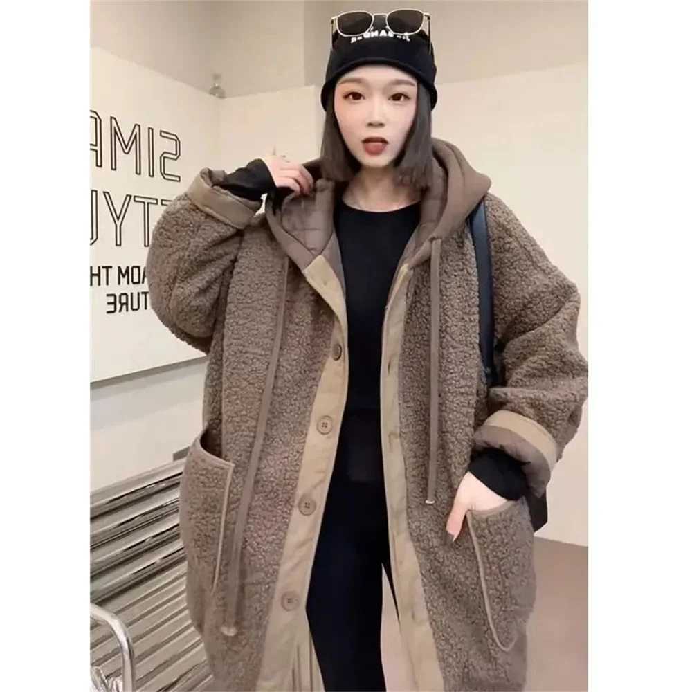 Quilted Winter Jackets New Spliced Fake Two Piece Lamb Wool Sand Hooded Coat 2023 Med-Long Loose Grain Fleece Coat Thick 5XLX241018