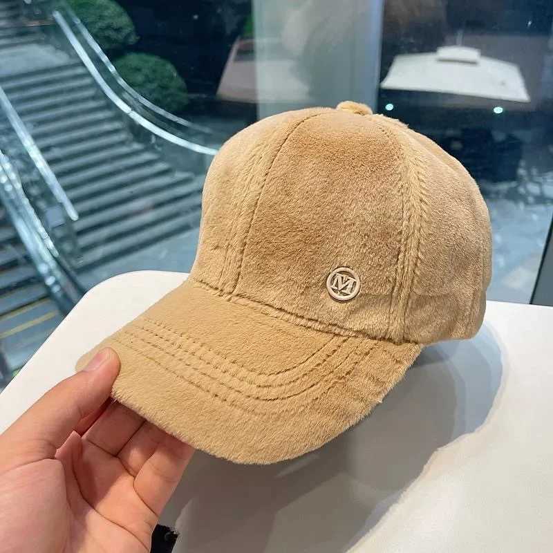 New M-letter Versatile Baseball Cap Women Autumn and Winter Thick and Warm Duckbill Cap Plush Snapback Hats X241018