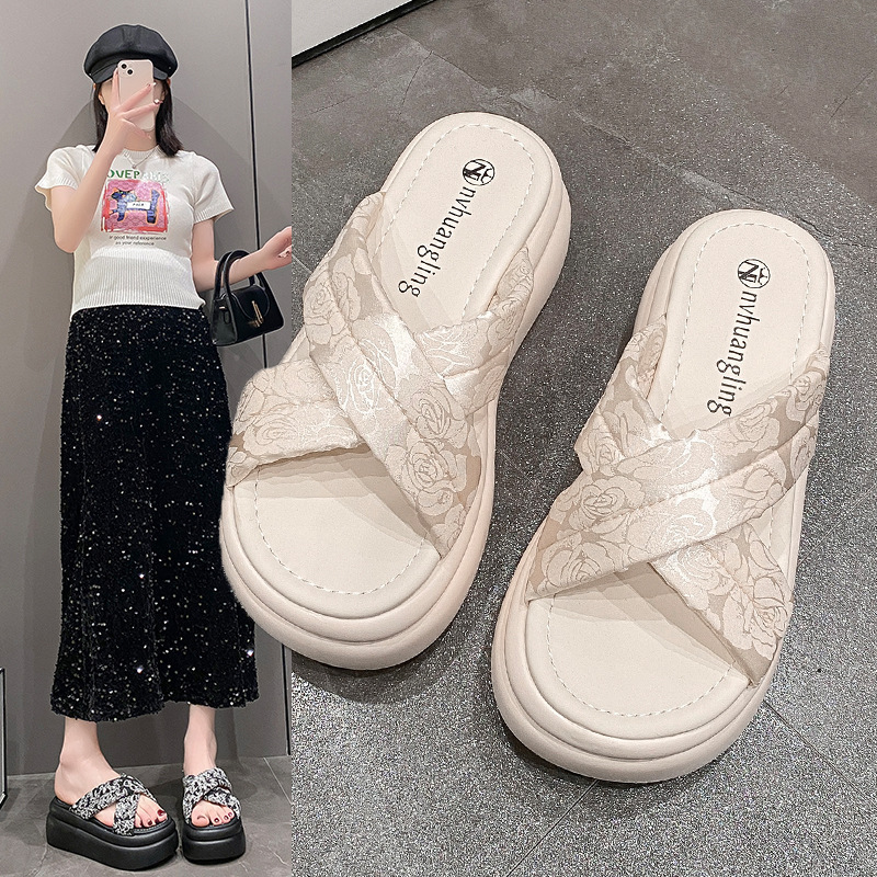New Chinese Style Thick Sole Slippers For Wearing On The Outside Women S Summer New Sandals Sponge Cake Cross Beach Flip Flops Ddmythur