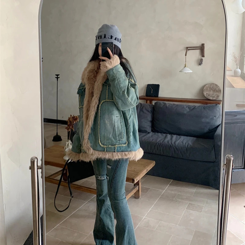 Autumn and Winter Highquality Cotton Retro Style Big Fur Collar Womens Denim Jacket Thick Loose Soft Comfortable 241018