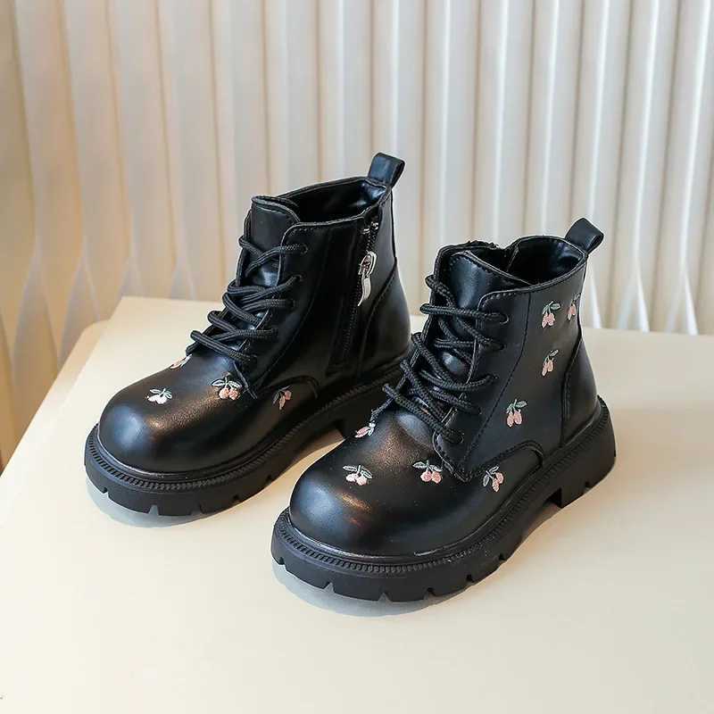 Boots Swt Childrens Ankle Boots Embroidered Childrens Leather Shoes Spring and Autumn Edition Fashion Lace Up Girls Short Botas H241018