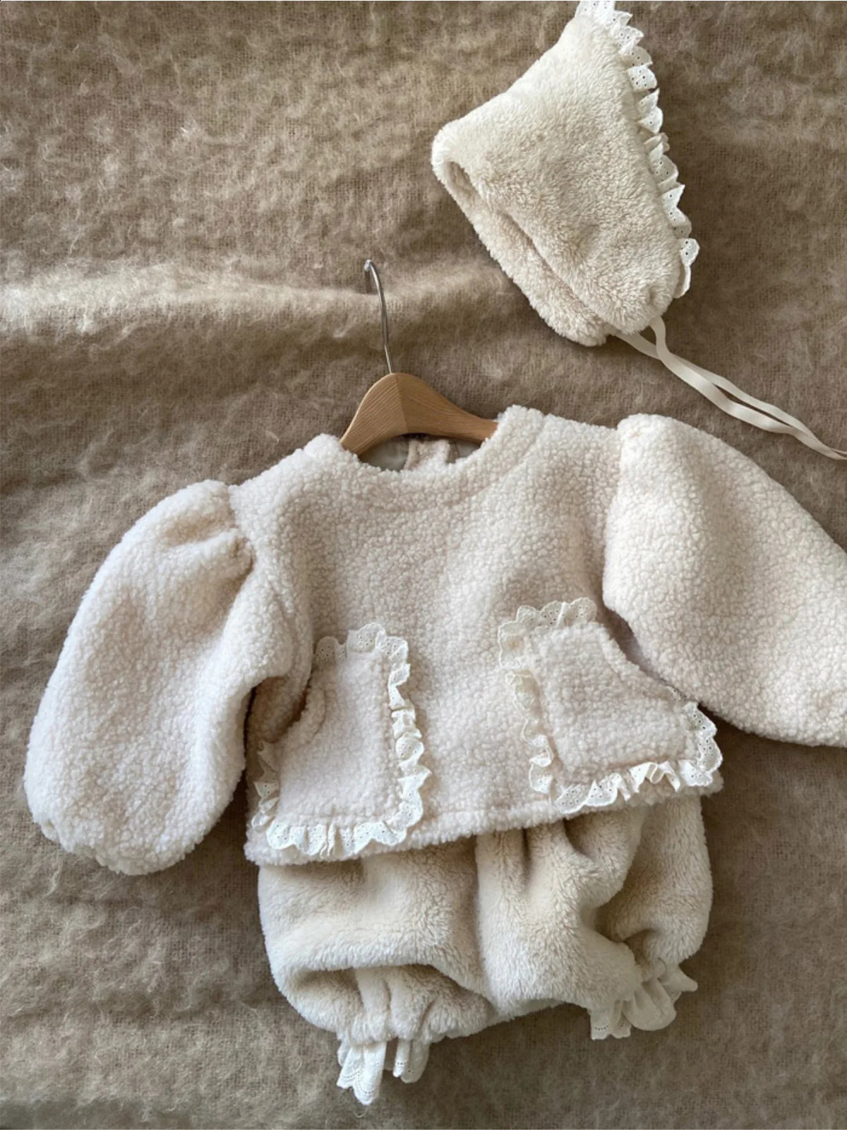 Winter Baby Girl Warm Plush Clothes Set Infant Fleece Sweatshirt Pants Suit Plus Velvet Thick Toddler Girl Outfits 241017