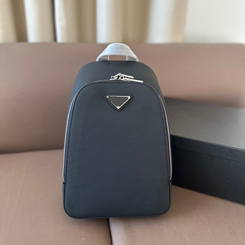 Designer bags Men Classic bags Black Leather Fanny pack Chest pack Mobile phone bag camera bag Crossbody Bags Luxurys Purse Card Ccredit card slo