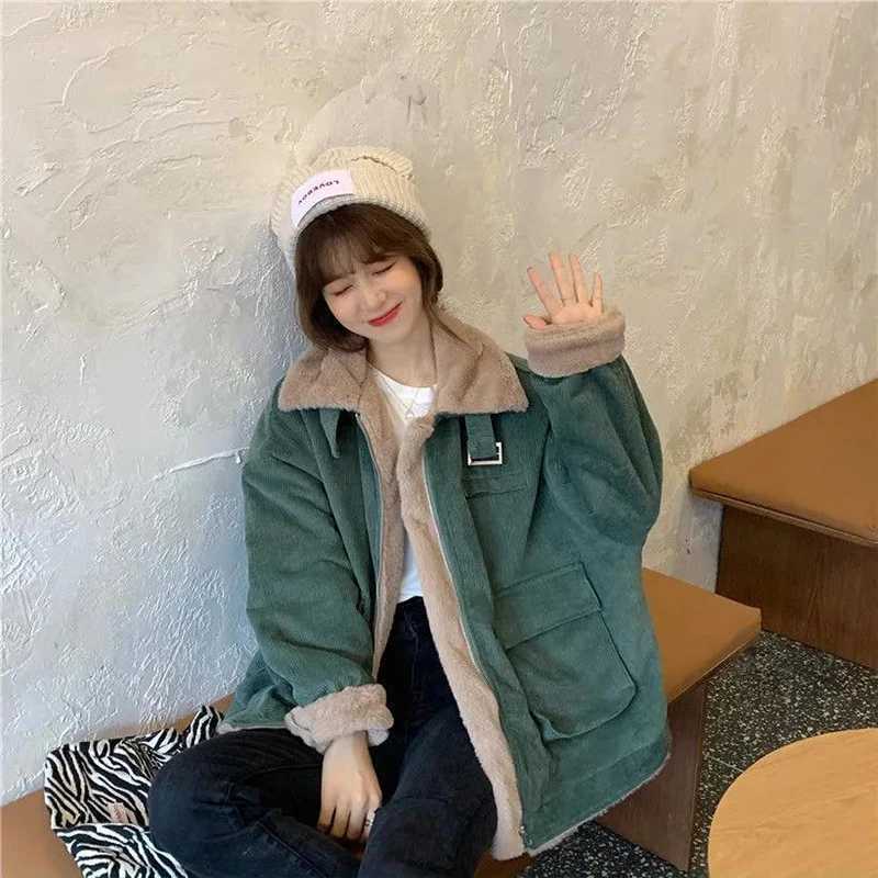 Vintage Corduroy Jacket Women Streetwear Oversized Lamb Wool Coats Winter Ladies Korean Pockets Fleece Thicken Outwear Tops NewX241018