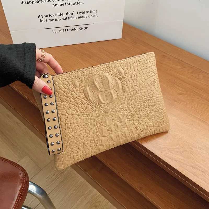 Fashion womens clutch bag PU leather envelope bag luxury wrist wallet soft designer womens handbag wholesale wallet Z241018