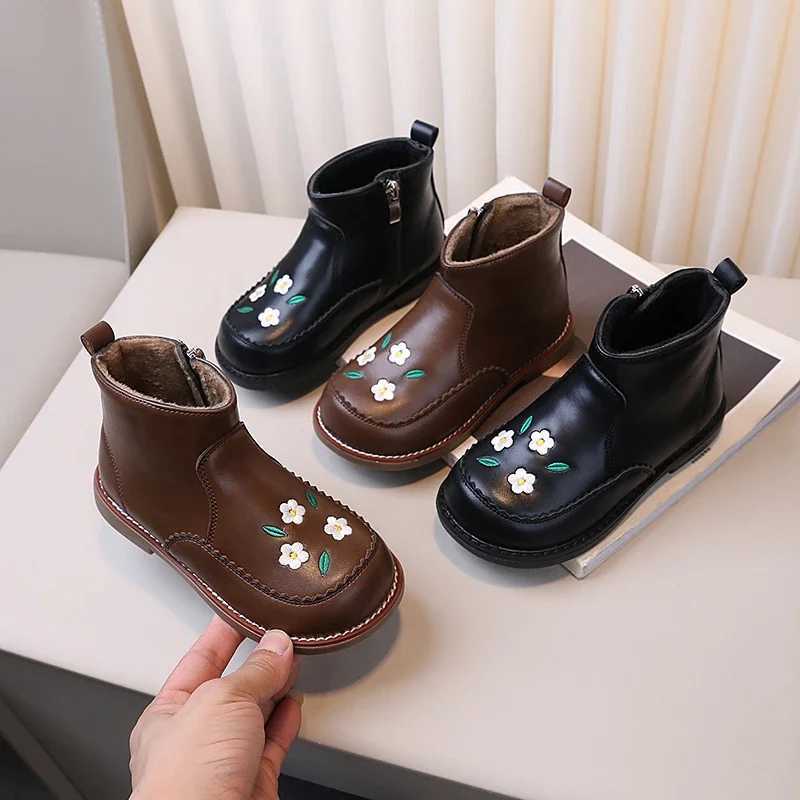 Boots Childrens leather short boots for girls 2024 autumn and winter new Korean style Swt flower fashion version plush zipper shoes H241018