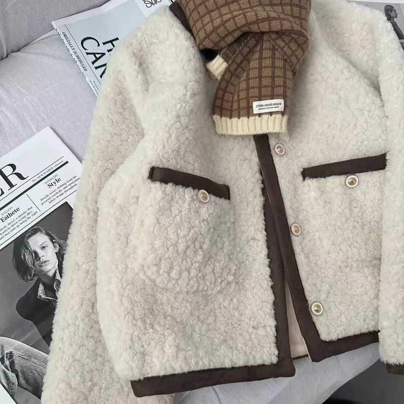 Fur One-Piece Jacket Women 2024 Autumn Winter Contrasting Color Small Fragrant Style Lamb Wool Short Single-Breasted TopX241018