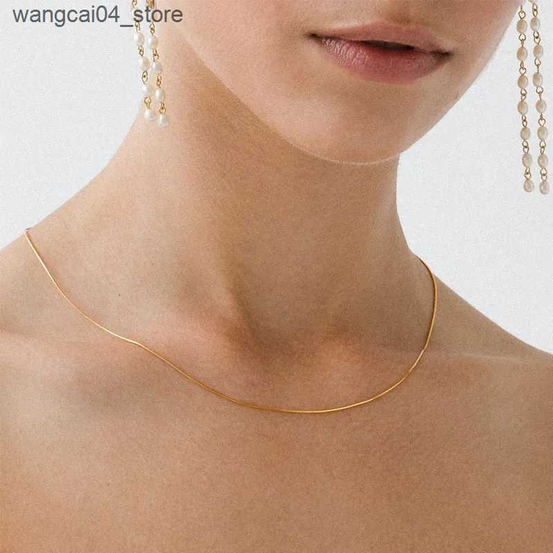 Chokers 1mm stainless steel waterproof snake chain necklace thick herringbone chain necklace suitable for womens fashionable stackable jewelry gifts L