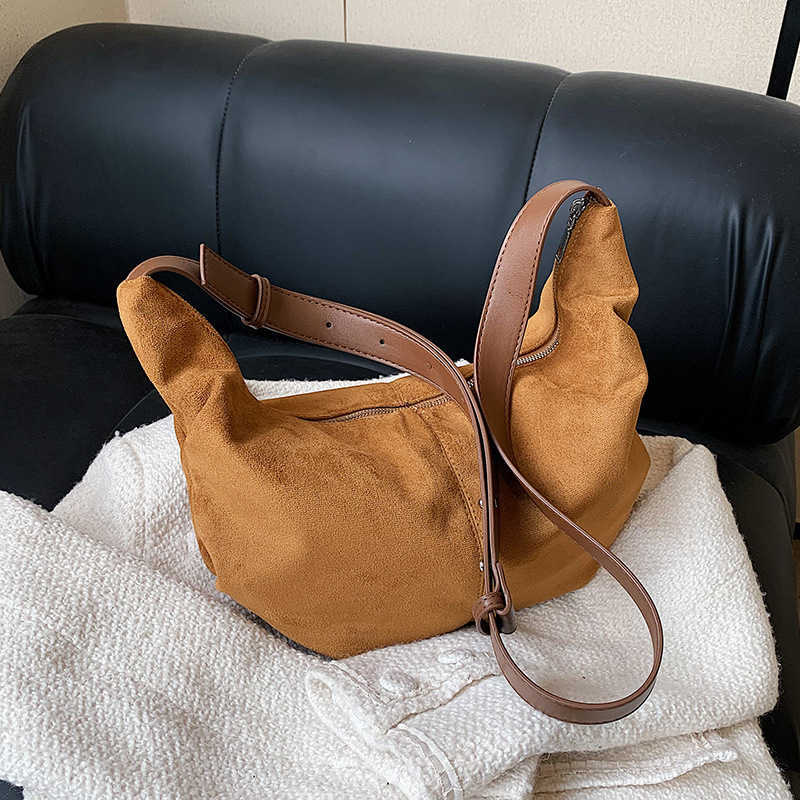 CMM Popular Niche Suede Bag for Women New Autumn and Winter Crossbody Bag Cow Horn Bag Casual Versatile Dumpling Bag