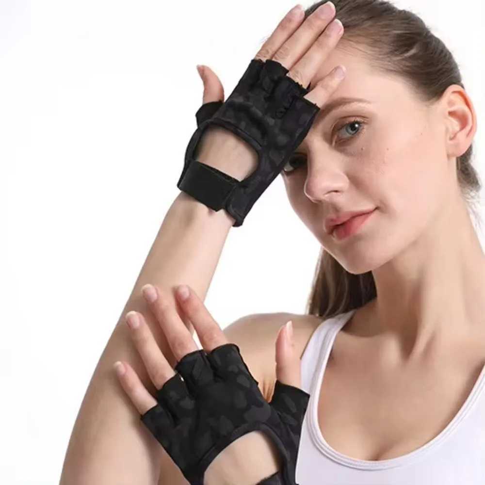 Sports yoga gloves fitness outdoor sports anti slip and shock-absorbing half finger gloves durable and breathableW241018