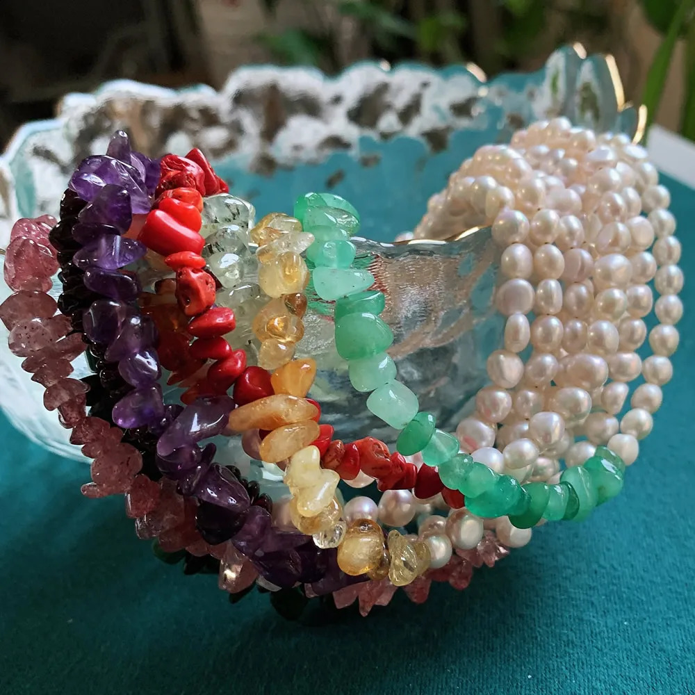 Elegant natural Baroque pearl necklace suitable for women irregular chips rock crystal stones natural freshwater pearl necklace 241018