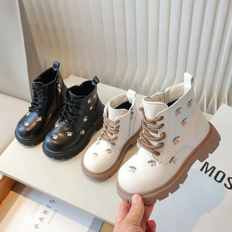 Boots Swt Childrens Ankle Boots Embroidered Childrens Leather Shoes Spring and Autumn Edition Fashion Lace Up Girls Short Botas H241018