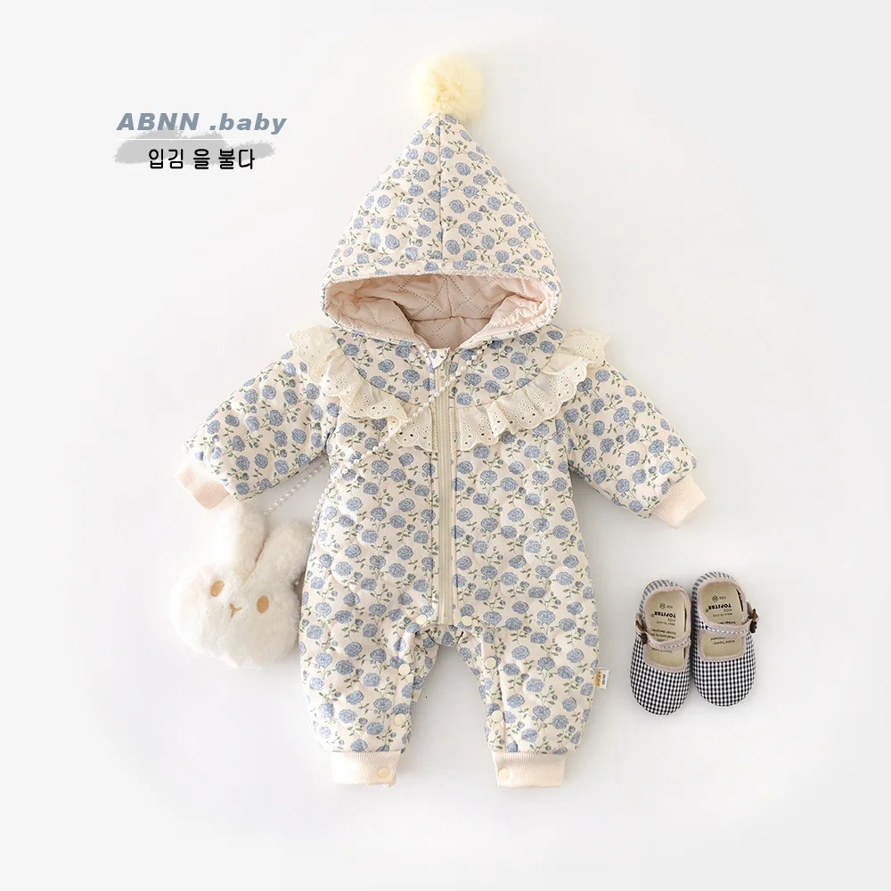 Winter Baby Girls Jumpsuit Lace Floral Cotton Padded Warm Hooded born Girls Bodysuit Pointed Hat Infant Girls Rompers 241008