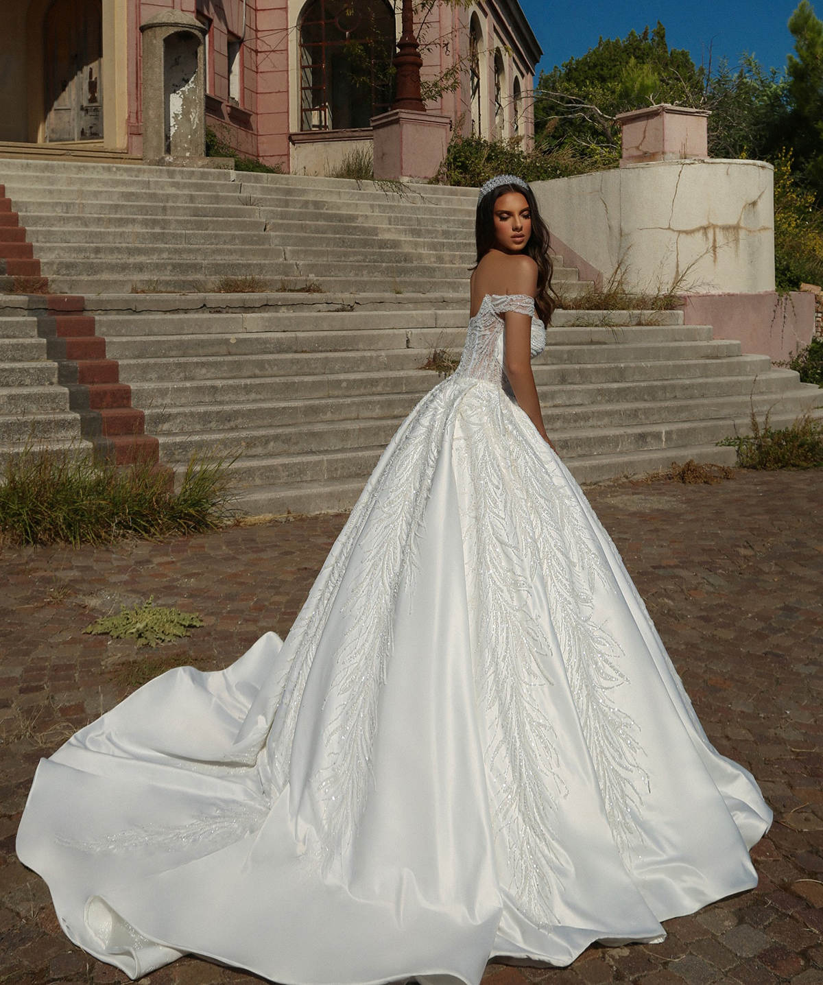 Classic Wedding Dresses Beading Sequins Bride Ball Gown Off Shoulder Bridal Dress Lace Up Custom Made Sleeveless Plus Size Vestidos De Novia 0219