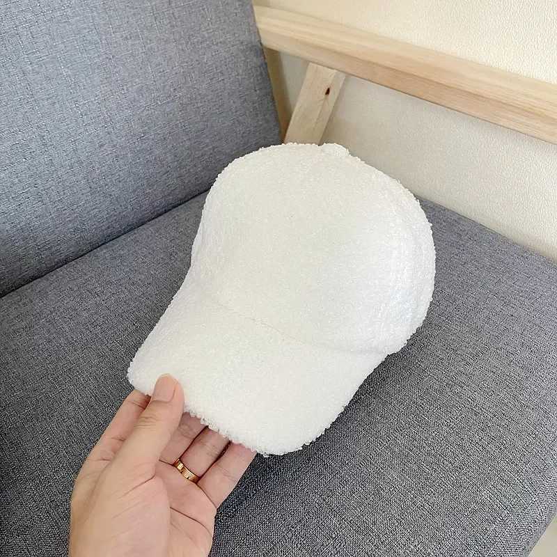 New Winter Women Baseball Cap Artificial Lamb Wool Hats Version Tide Warm Cap Plush Baseball Caps Autumn Baseball Cap for WomenX241018