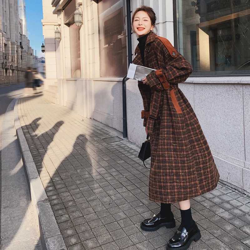 Retro Plaid Woolen Coat For women 2024 Winter New Fashion Korean Thicken Temperament Overcoat With belt Female Long Wool CoatsX241009