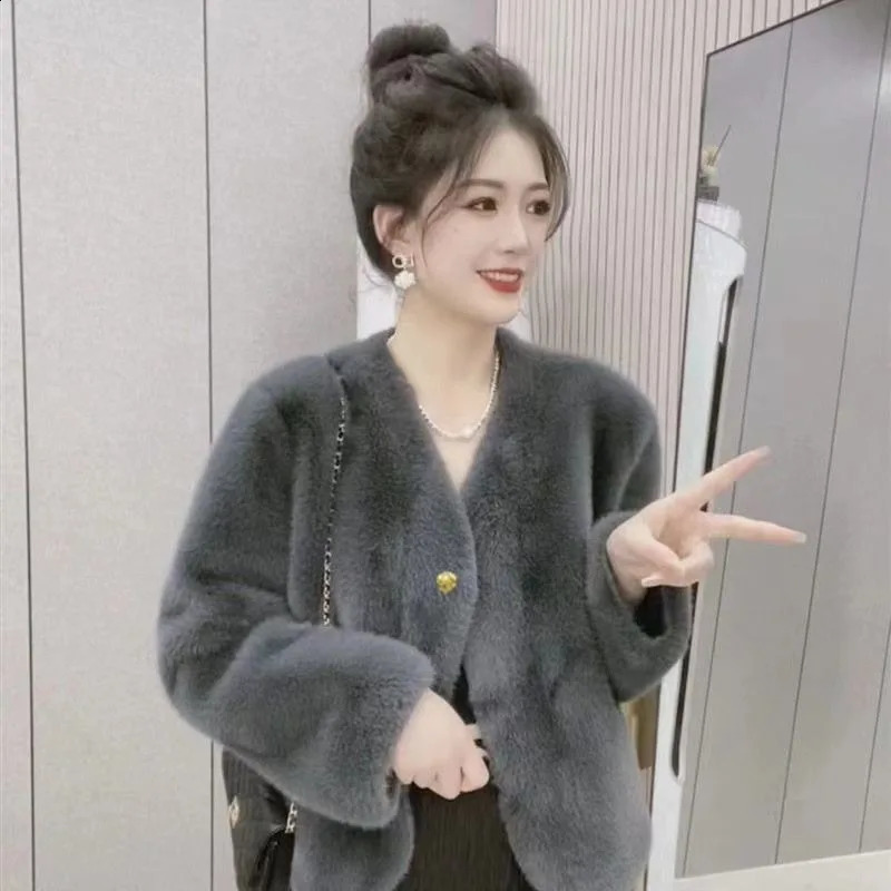 Womens European and American Short sleeved V-neck European Mink Velvet Fashion Matching Fur Eco friendly Plush Jacket 241018
