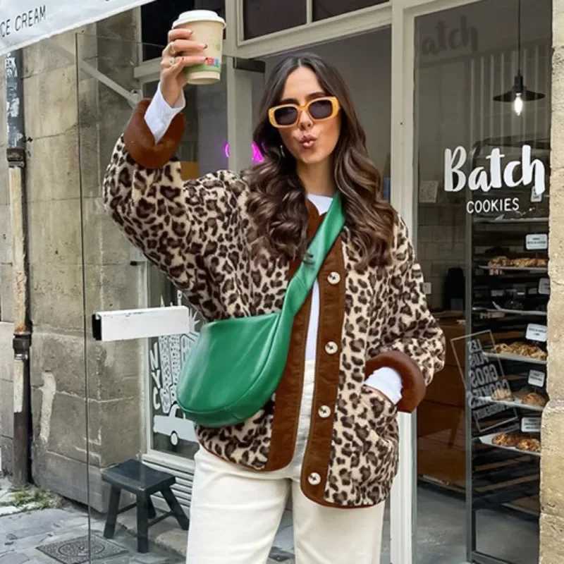 HOUZHOU Leopard Print Lamb Wool Coats Women 2024 Winter High Street Vintage Y2K Polar Fleece Loose O-Neck Button Warm JacketX241018
