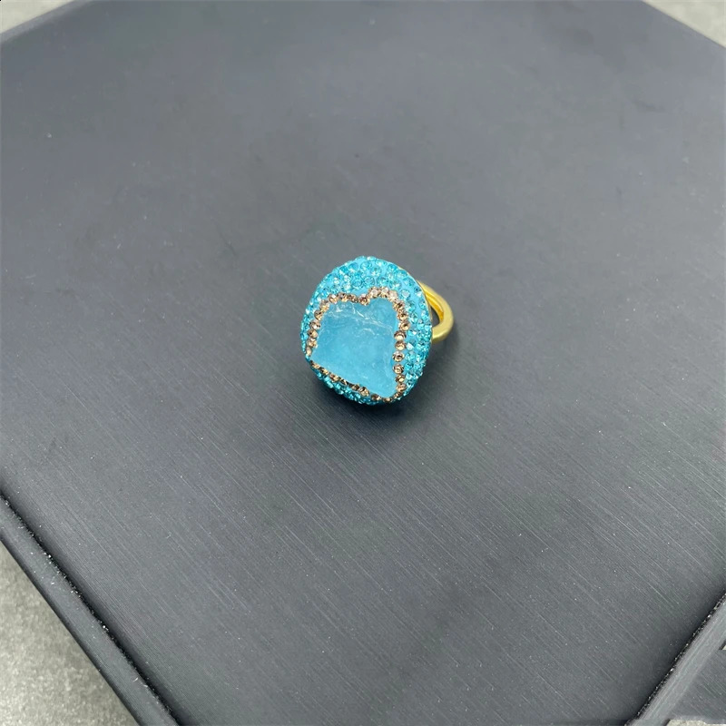 Unique irregular natural aquamarine set suitable for women blue rhinestone quartz original crystal charm necklace ring earring set 241017