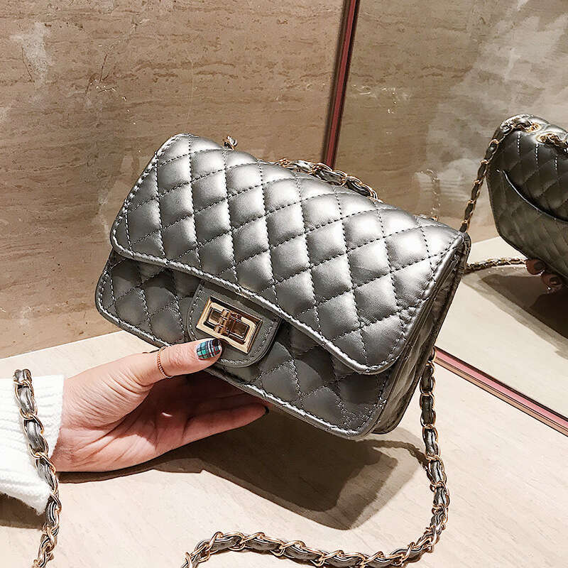 2024 New Trendy Korean Edition Lingge Chain Fragrant Wind One Shoulder Diagonal Straddle Women's Versatile Small Square Bag