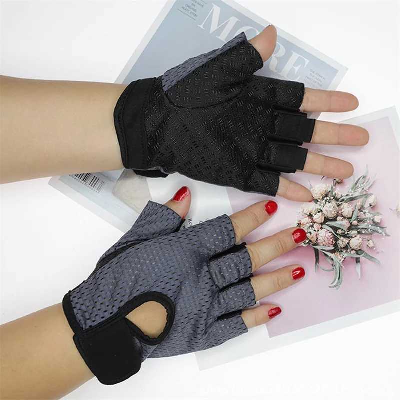 Womens Exercise Gloves Fitness Breathable Half Finger Non slip Gloves Bicycle Weightlifting Yoga Training Exercise GlovesW241018