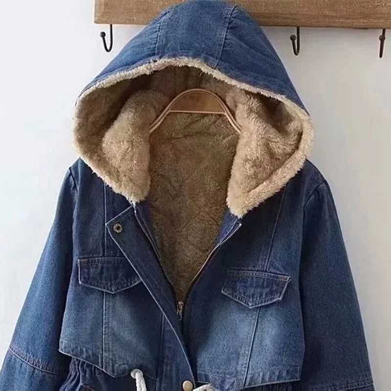 2024 New Winter Women Lamb Fur Parka Coat Warm Hooded Fur Denim Jacket Casual Jean Coat Female Thick Warm Denim Jacket X189X241018